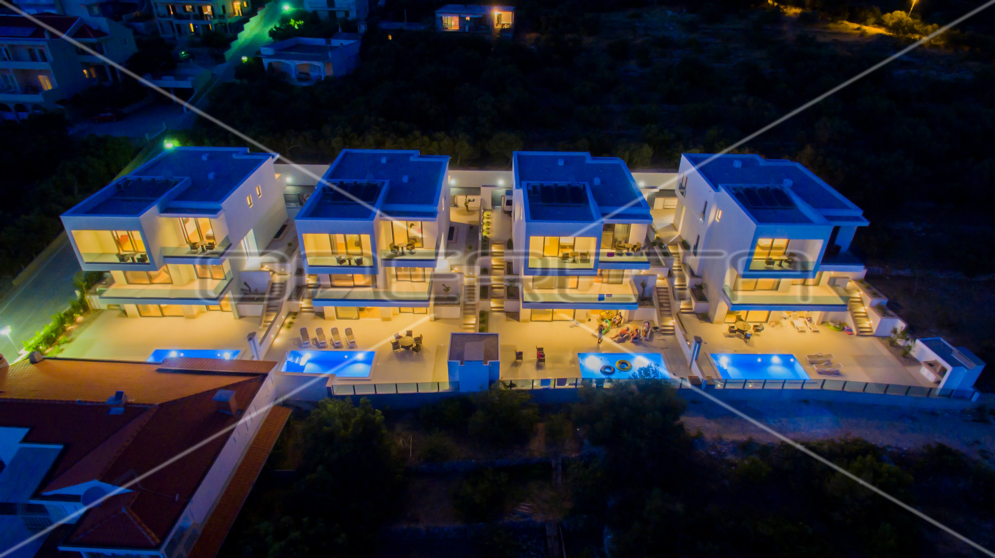 For sale is the Sisters of the Adriatic complex located in Veliko Brdo in Makarska. The complex…