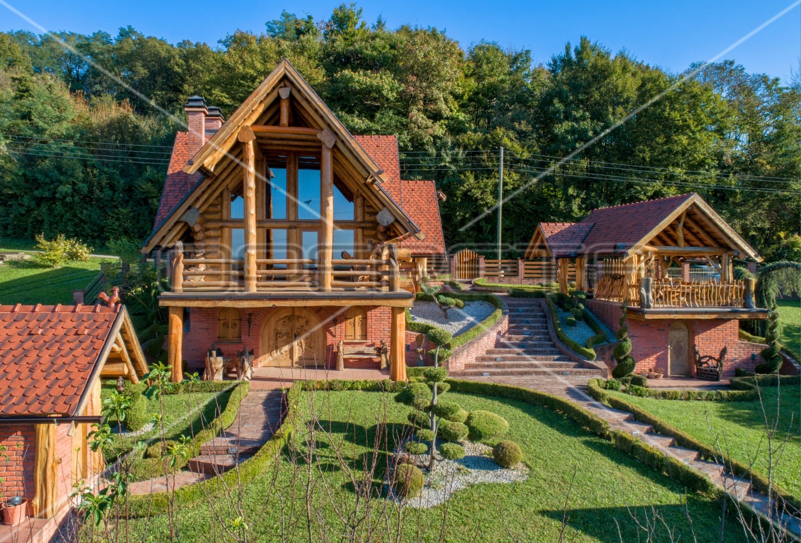 Дом, 350 м², 1 042 775$ — FAKTOR