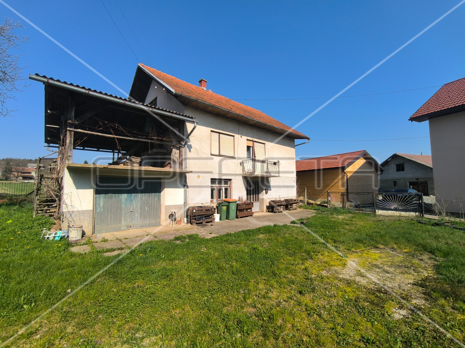 Будинок, 200 м², 99 864$ — FAKTOR