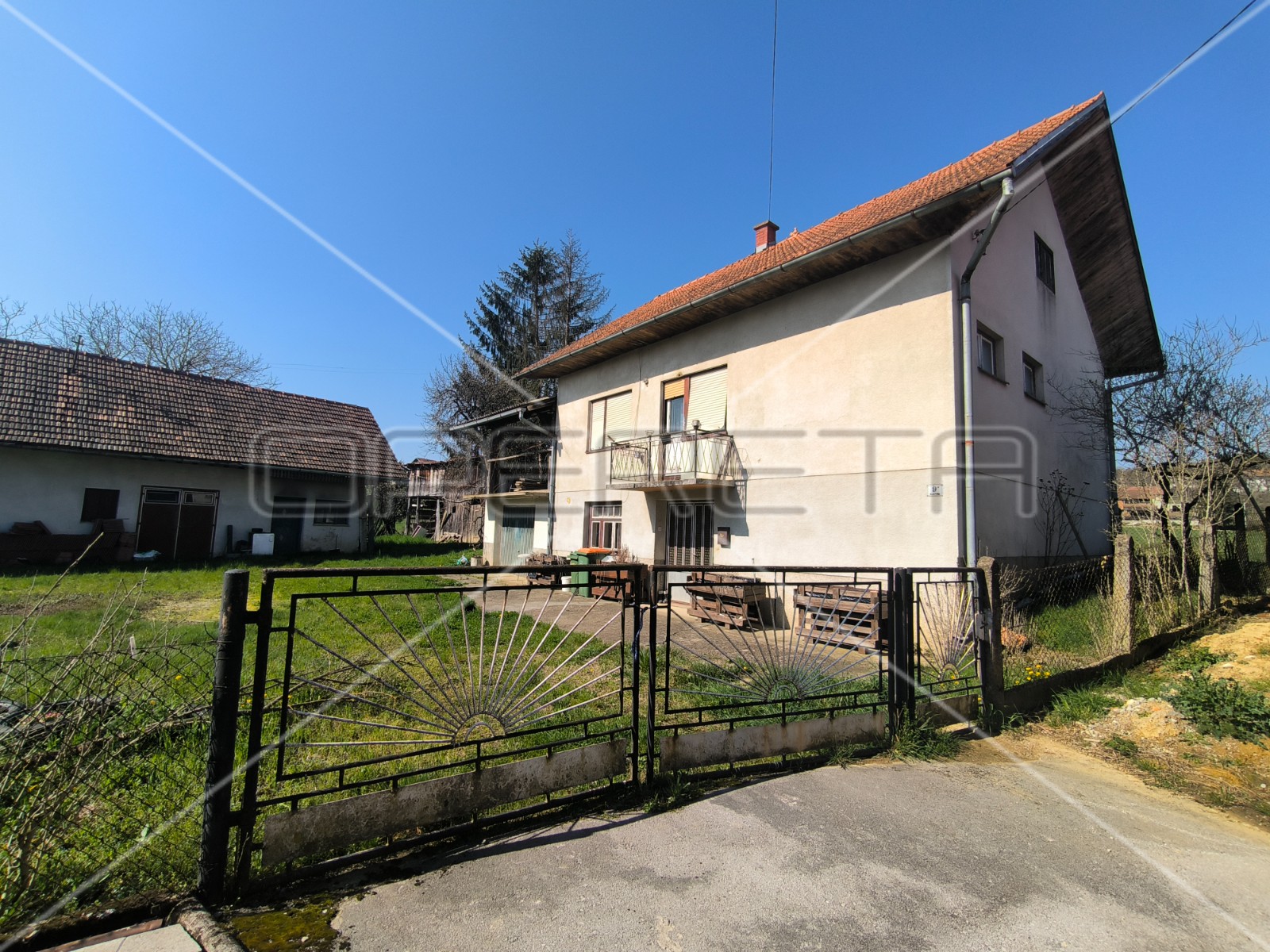 Будинок, 200 м², 99 864$ — FAKTOR