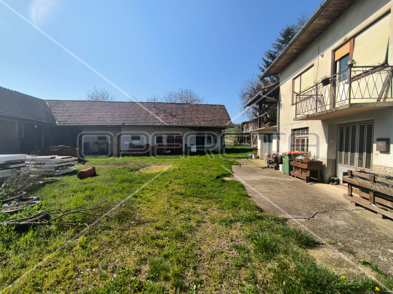 Будинок, 200 м², 99 864$ — FAKTOR