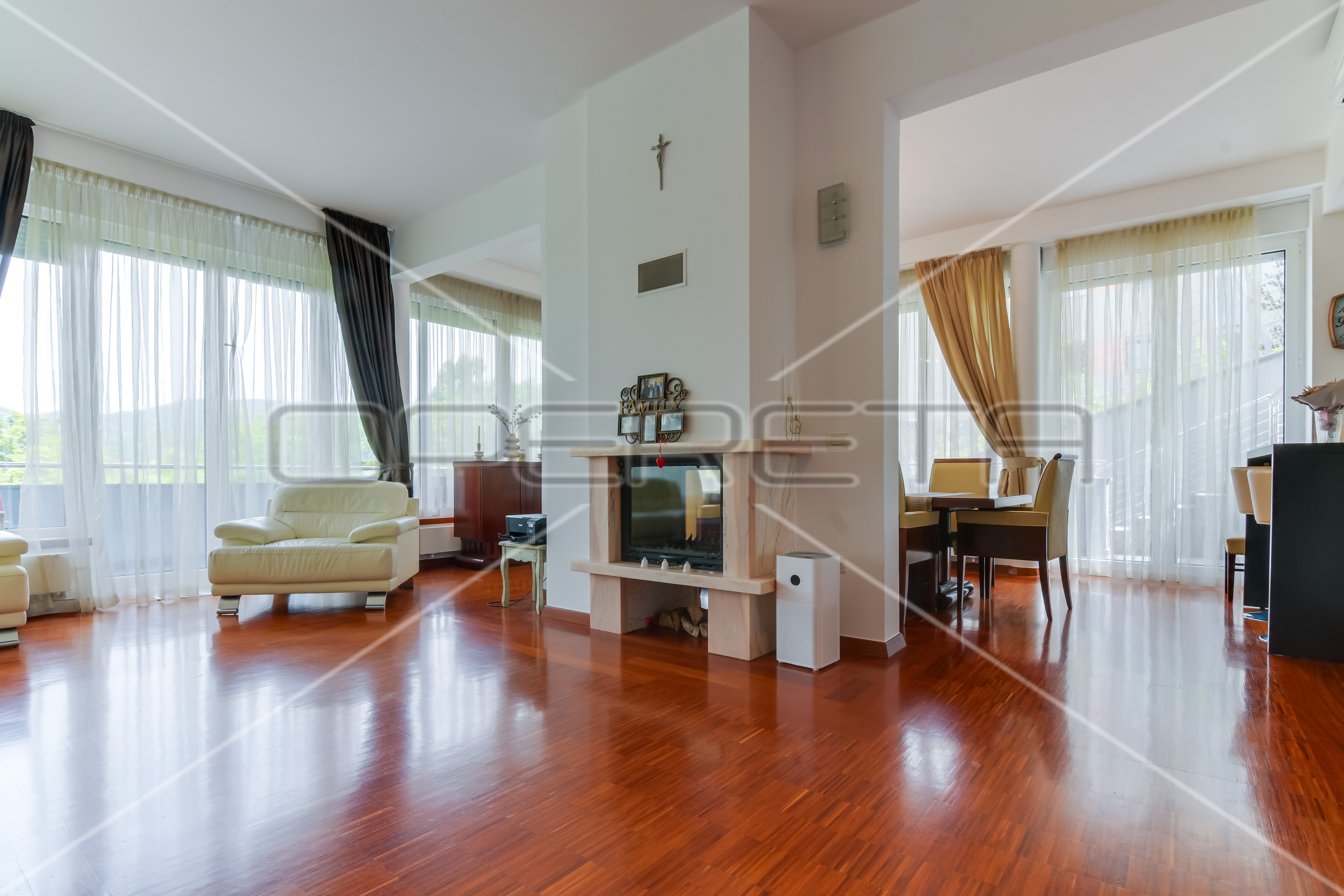 Будинок, 650 м², 1 033 485$ — FAKTOR