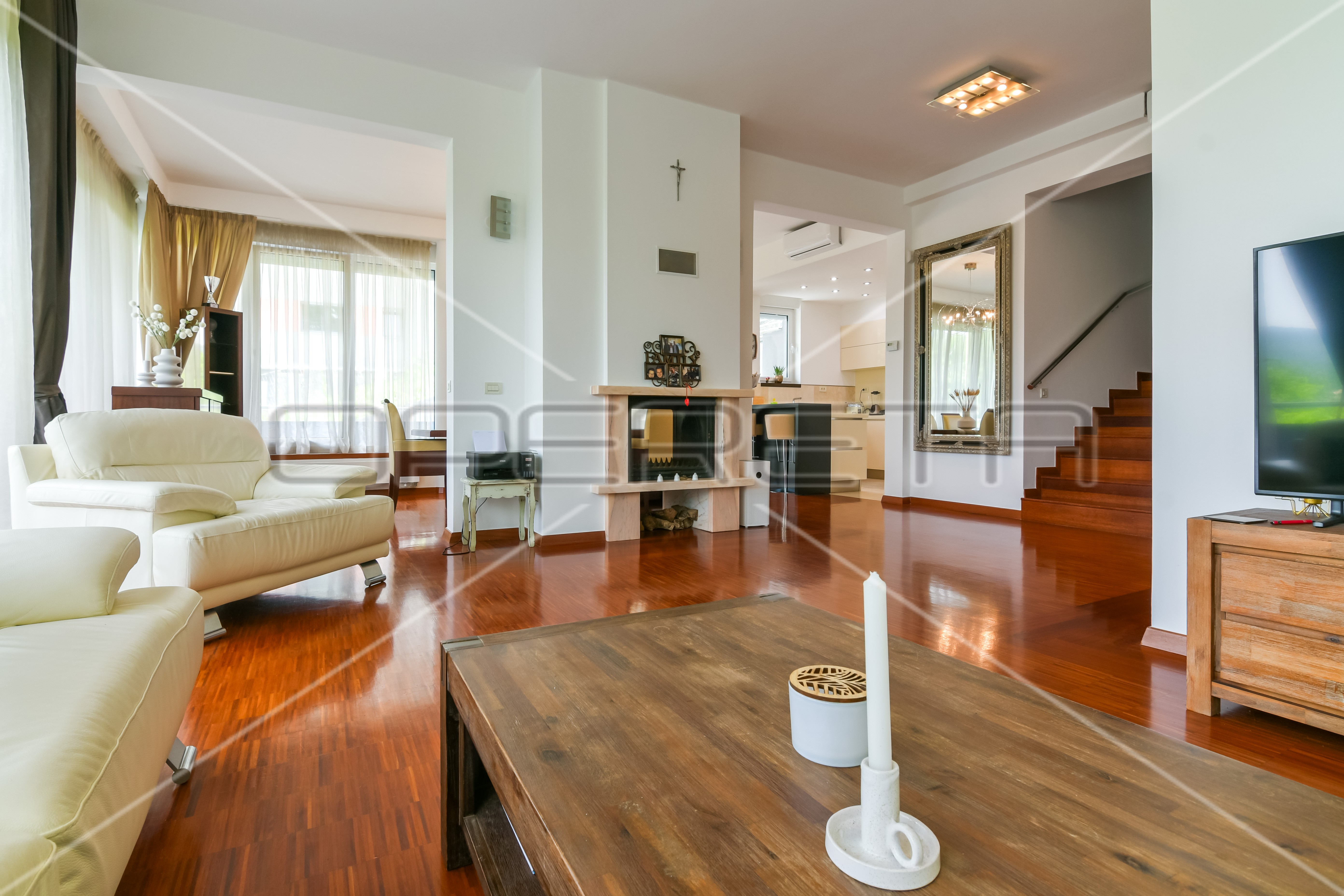 Будинок, 650 м², 1 033 485$ — FAKTOR