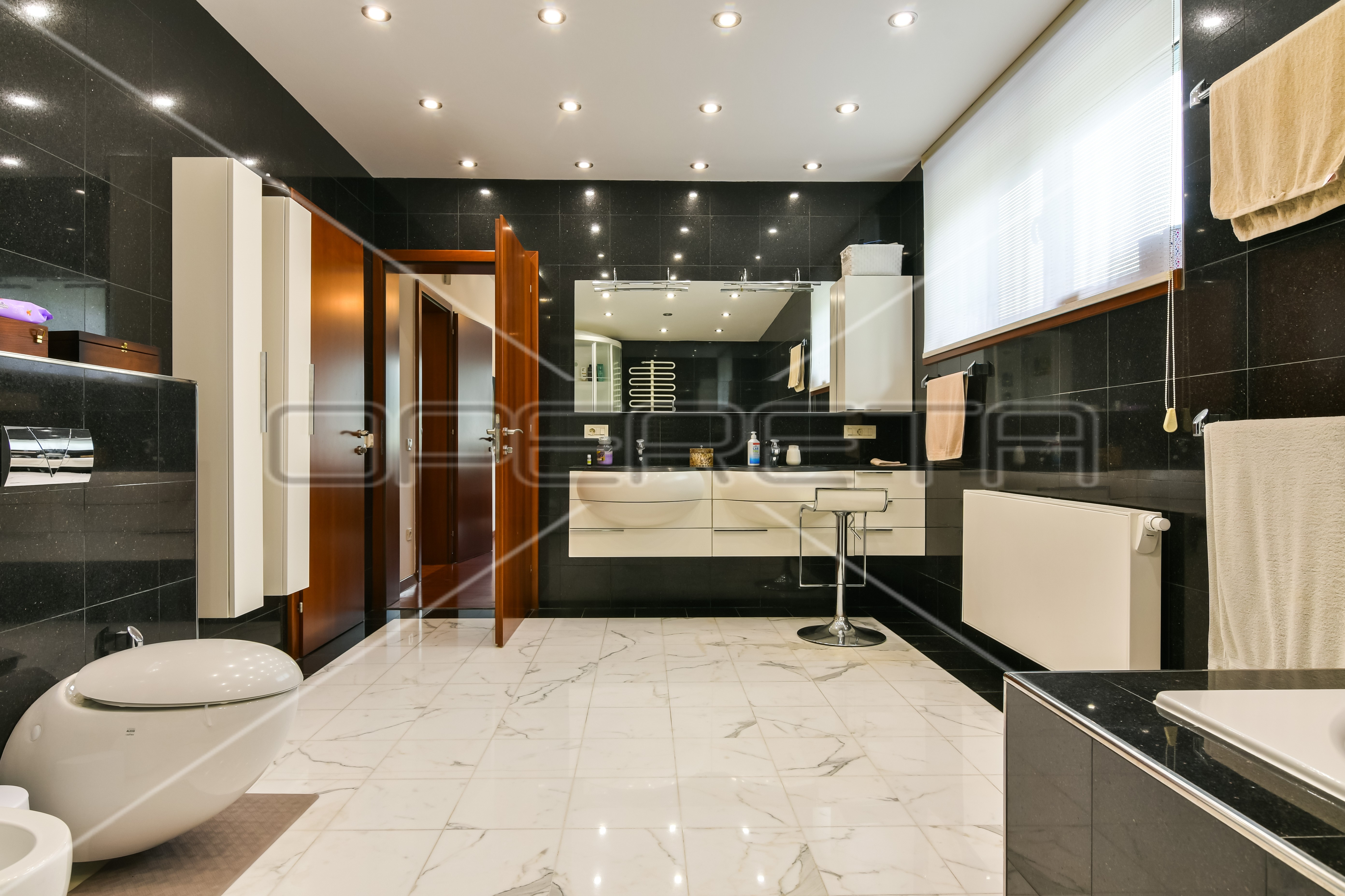 Будинок, 650 м², 1 033 485$ — FAKTOR