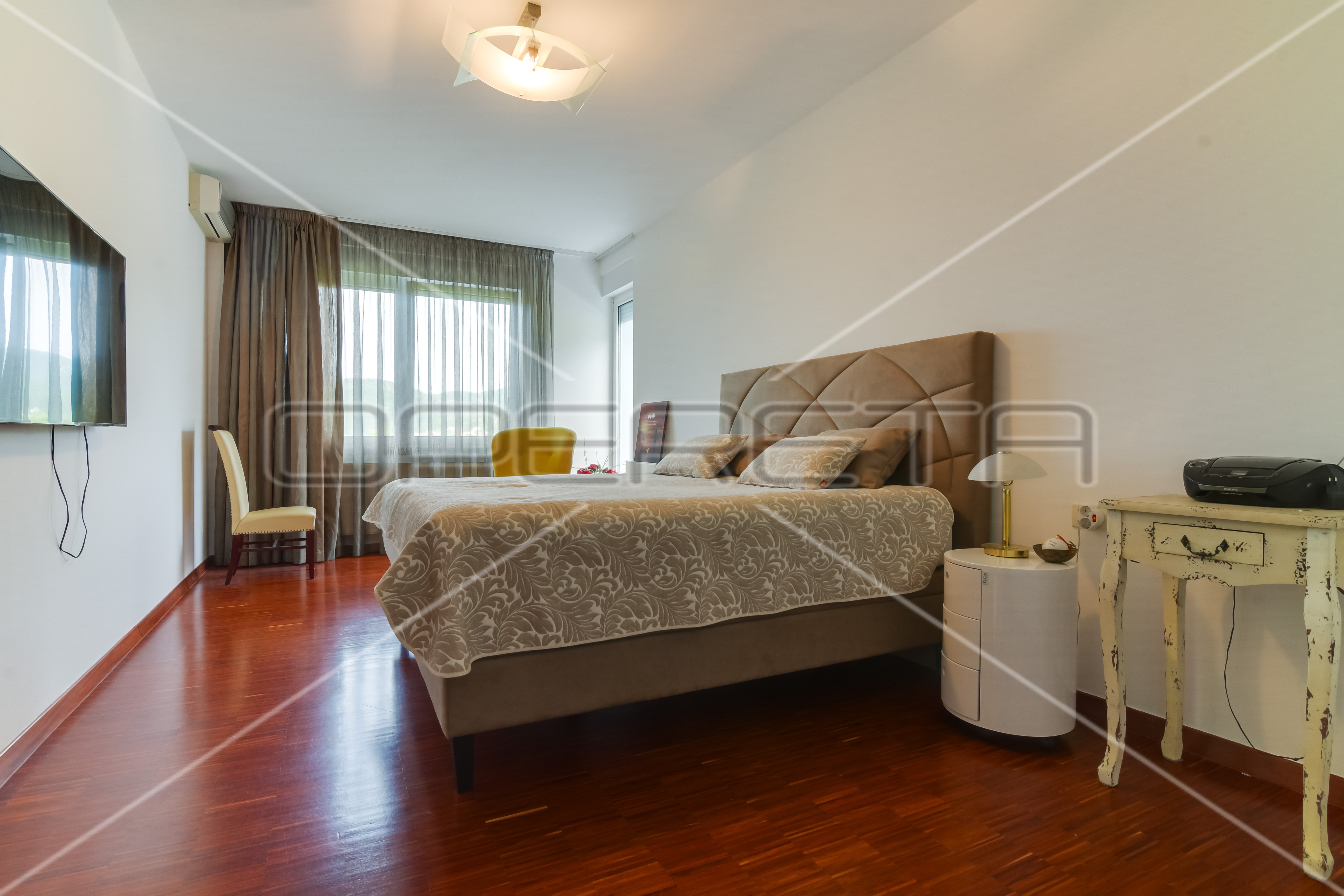 Будинок, 650 м², 1 033 485$ — FAKTOR
