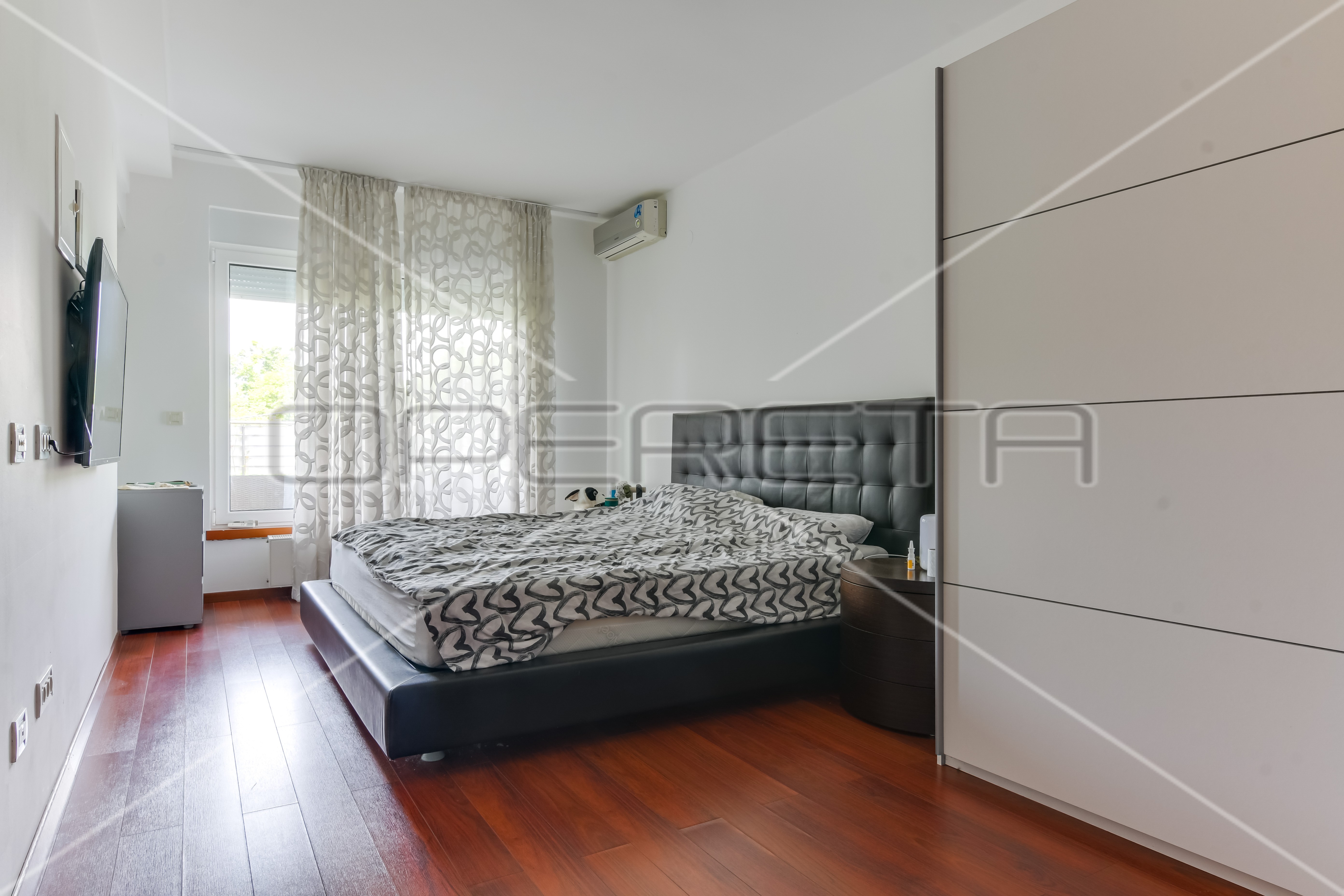 Будинок, 650 м², 1 033 485$ — FAKTOR