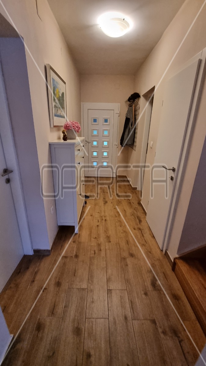 Будинок, 220 м², 510 936$ — FAKTOR