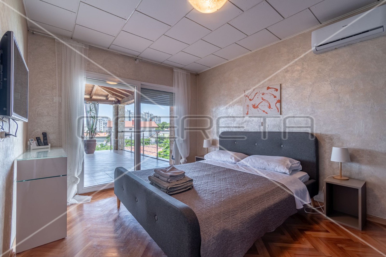 Дом, 438 м², 1 022 710$ — FAKTOR