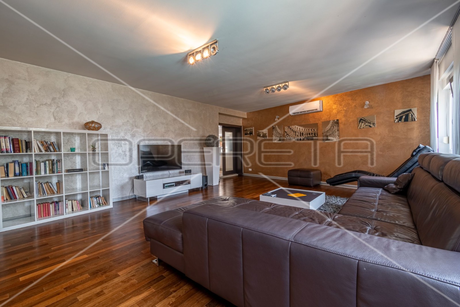 Дом, 438 м², 1 022 710$ — FAKTOR