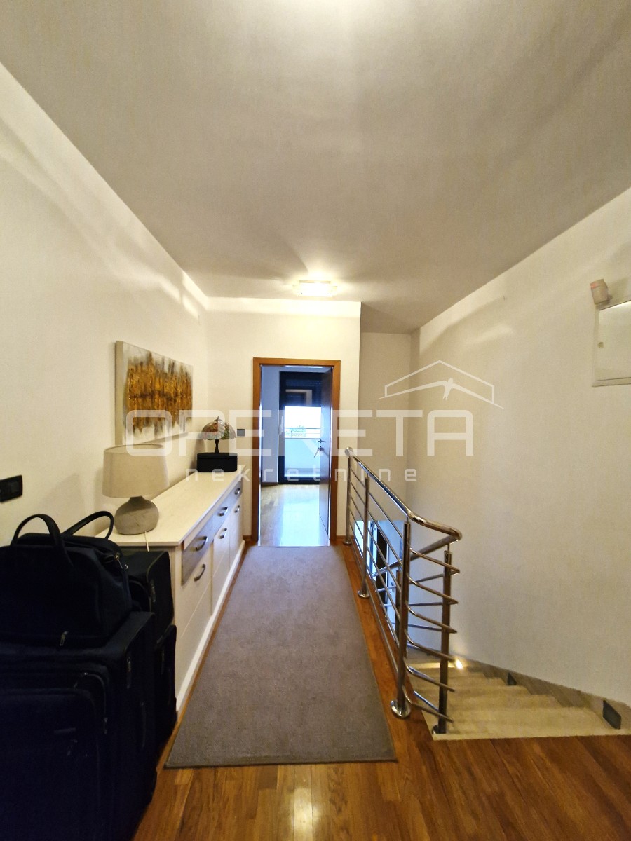 Будинок, 243 м², 638 671$ — FAKTOR