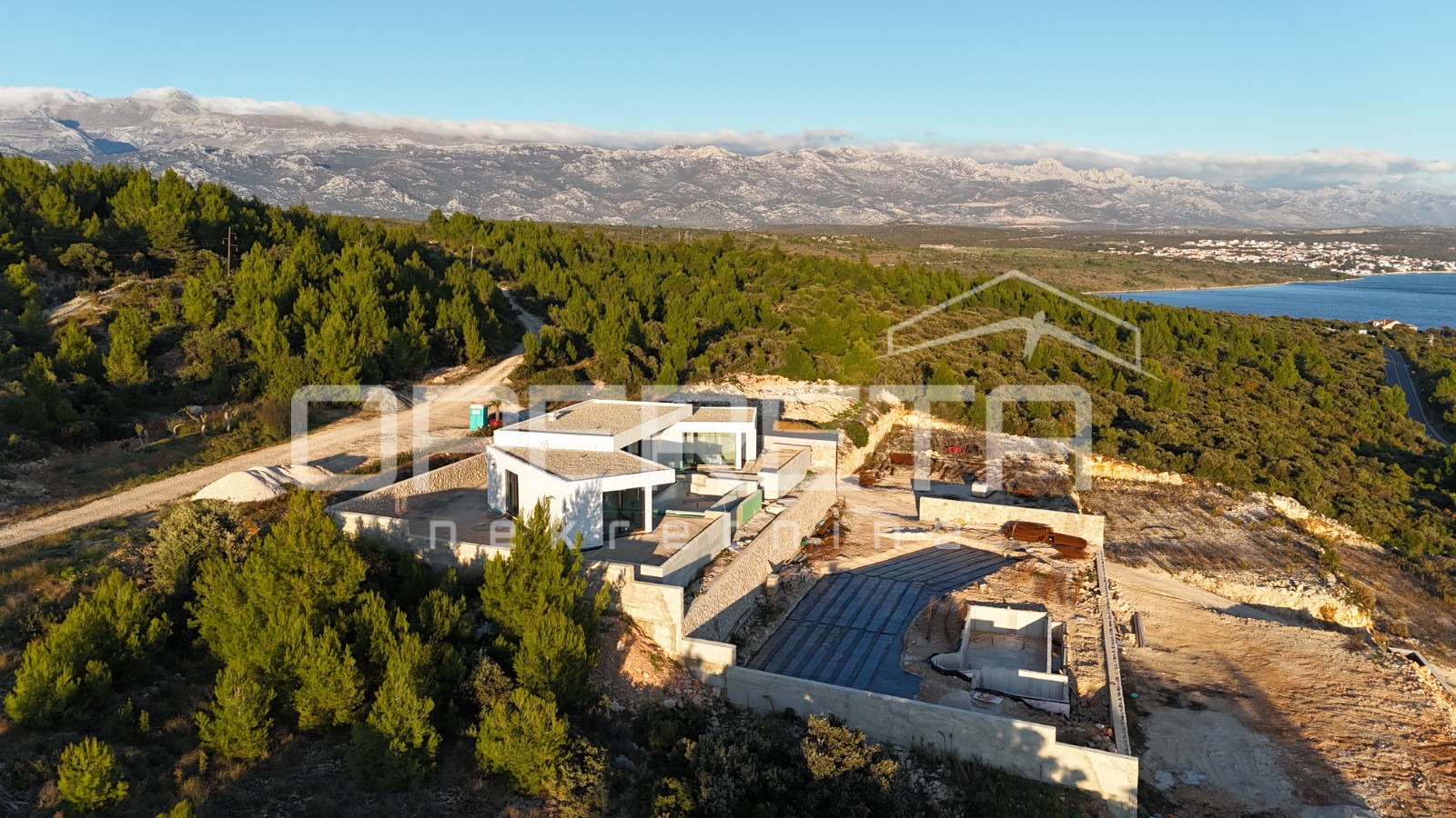 Дом, 200 м², 1 394 605$ — FAKTOR