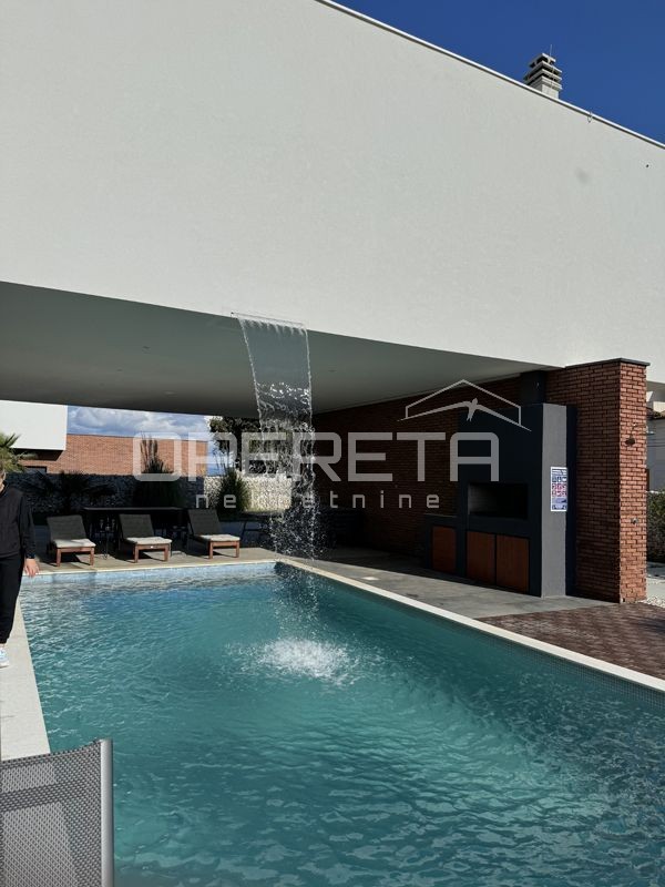 Sale, House, Ližnjan, Ližnjan, Stand alone, 498m2