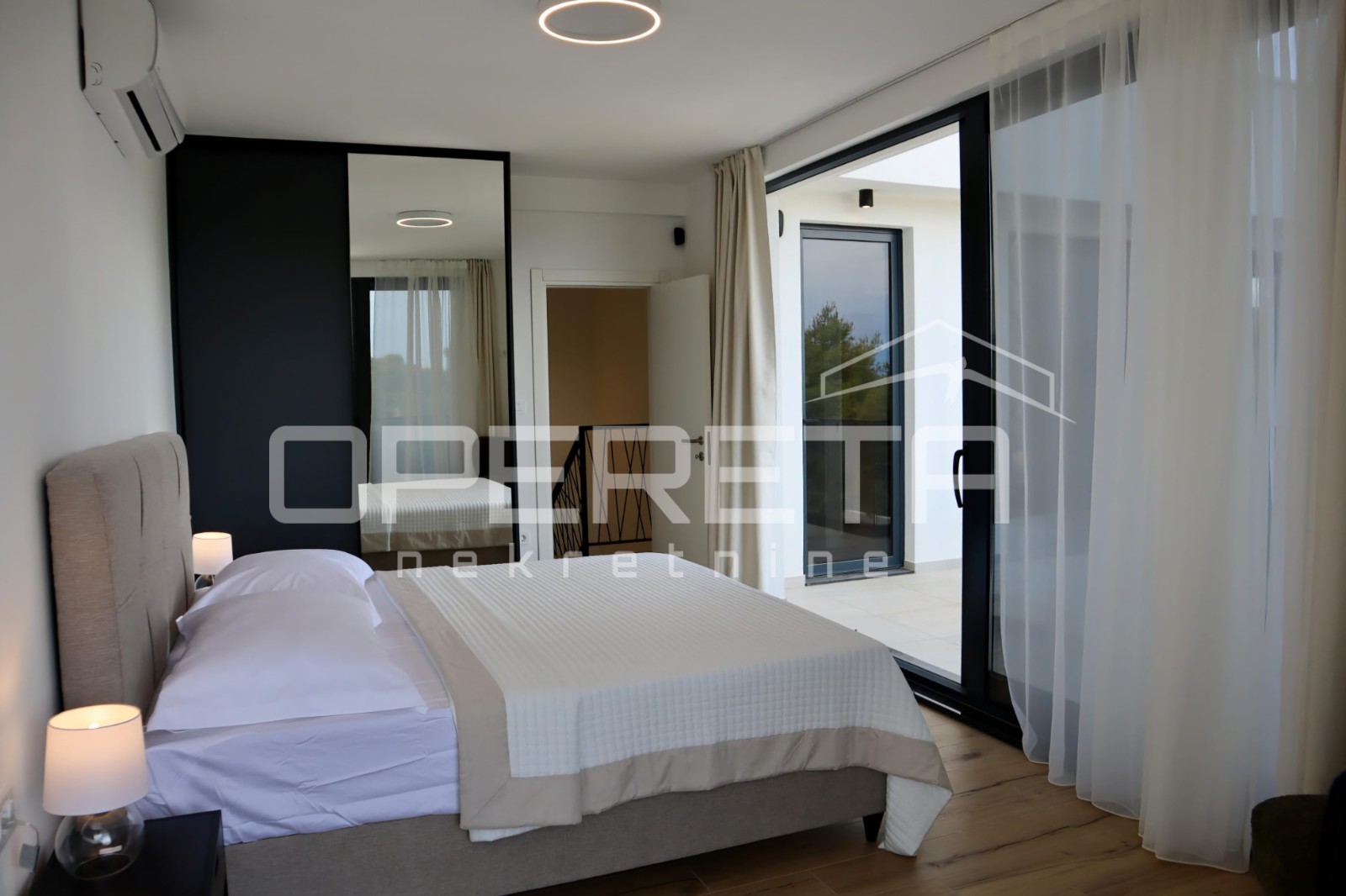 Prodaja, Kuća, Rogač, ROGAČ, Samostojeća, 224m2