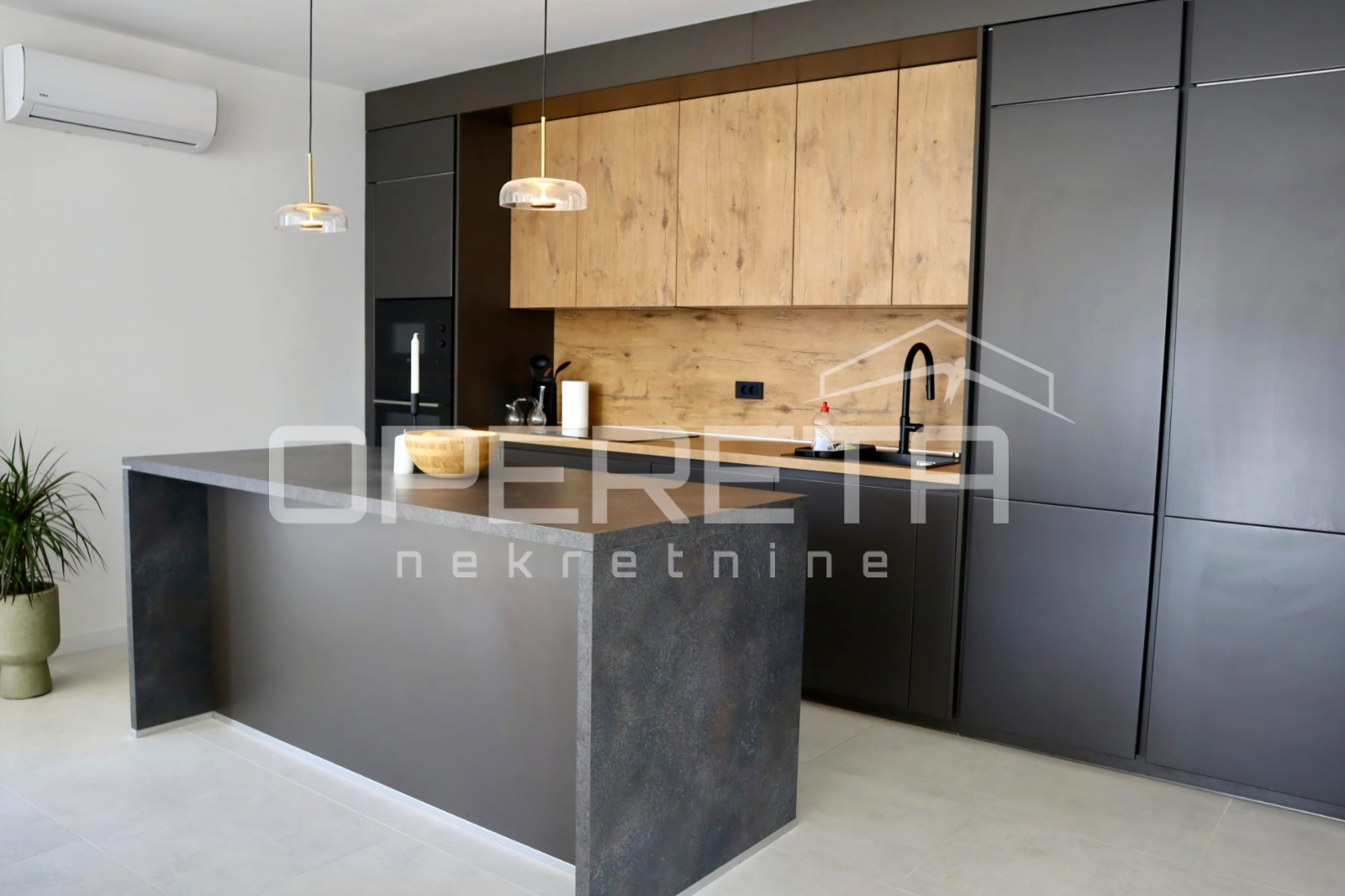 Prodaja, Kuća, Rogač, ROGAČ, Samostojeća, 224m2