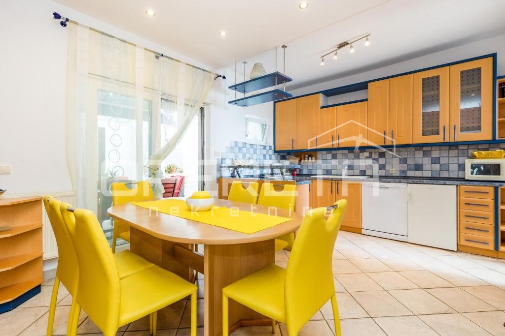 Sale, Flat, Opatija, Opatija, 4r, 140m2