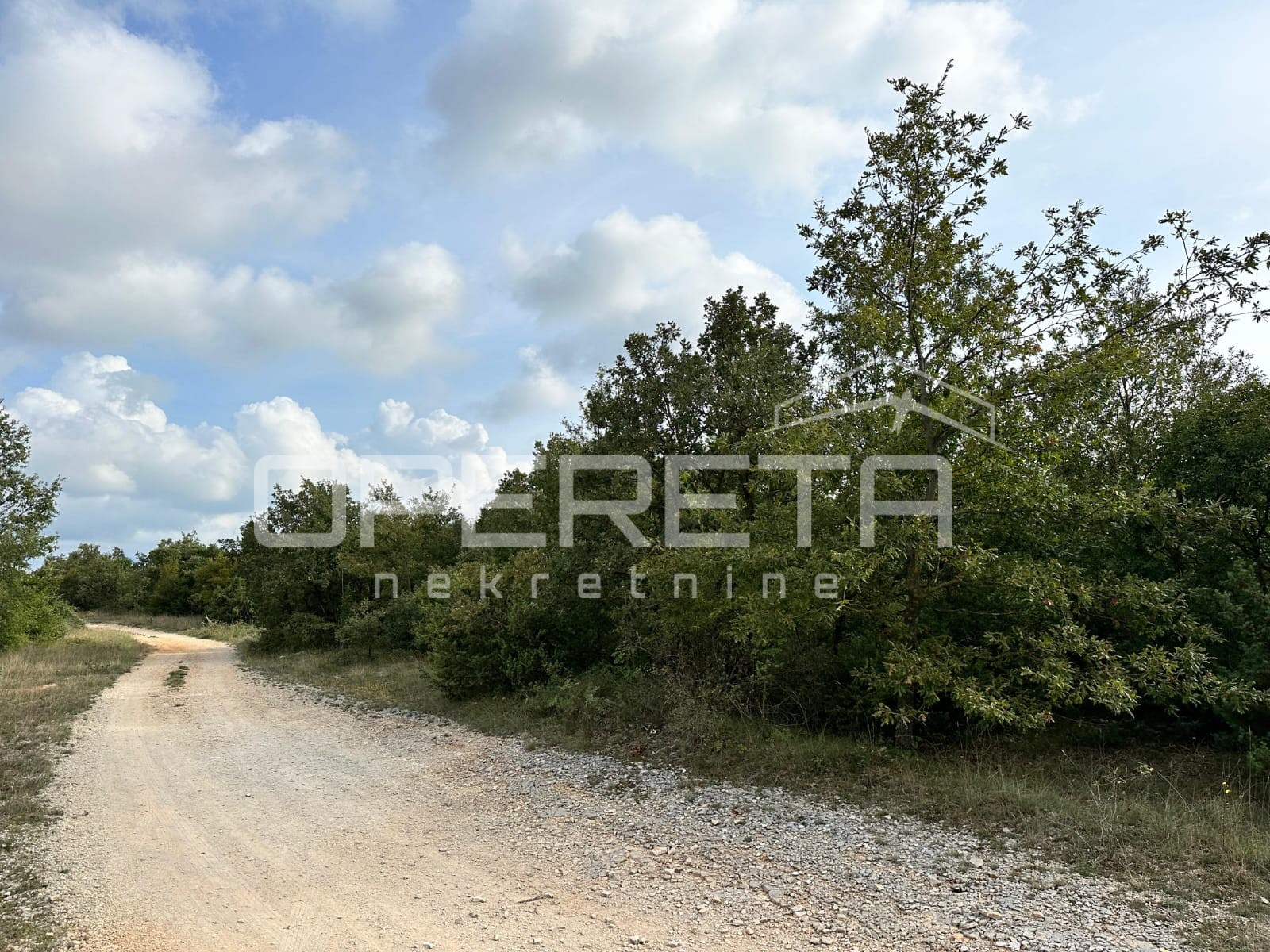 Bibići, Pula, 2.377,00 m2, 190.000,00 EUR