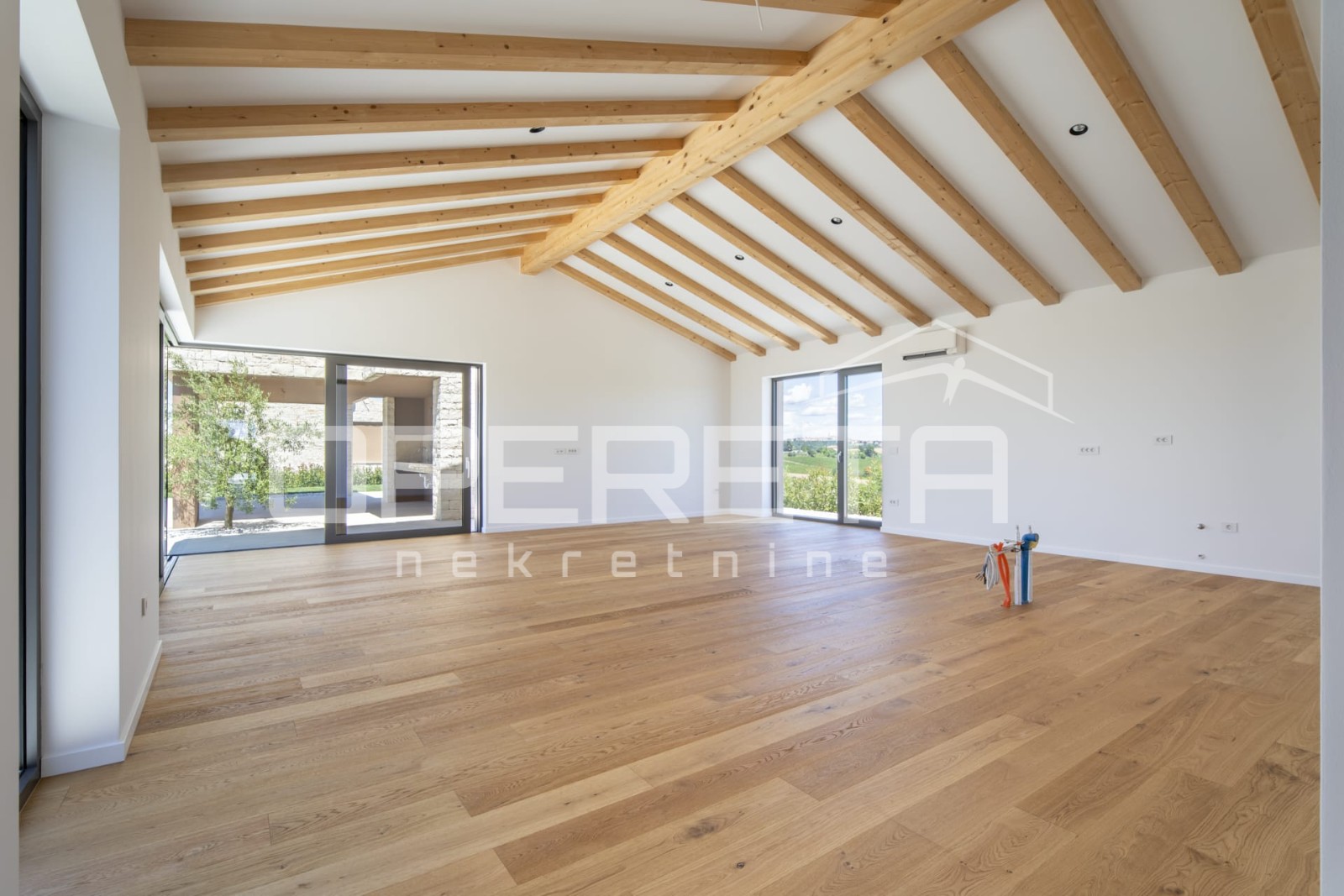 Prodaja, Kuća, Brtonigla, Brtonigla, Samostojeća, 252m2