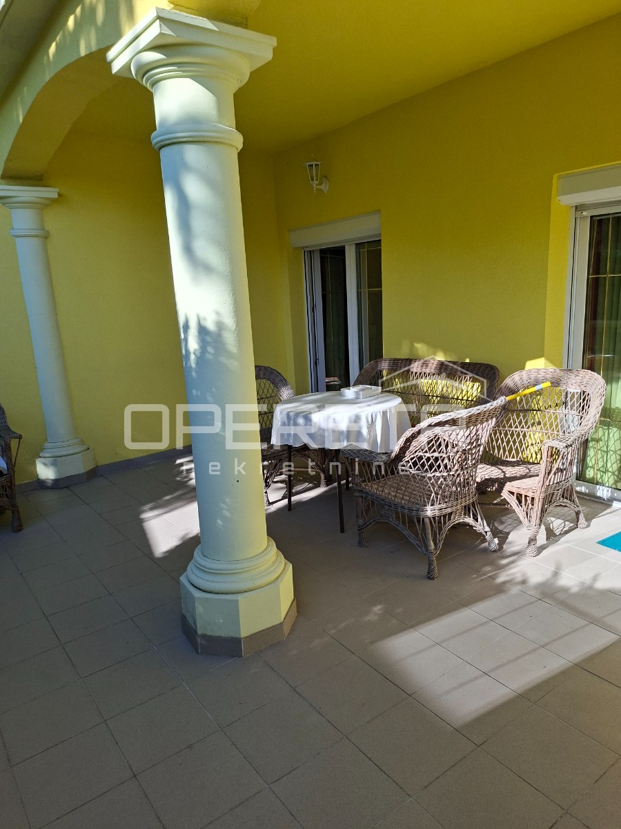 Prodaja, Kuća, Centar, Centar, Samostojeća, 184m2