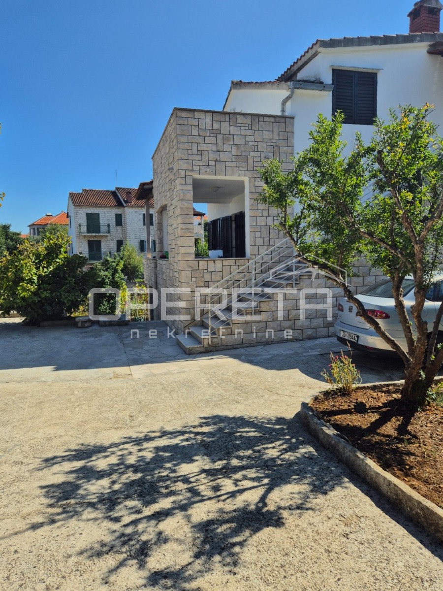 Sale, House, Brač, Supetar, Stand alone, 200m2