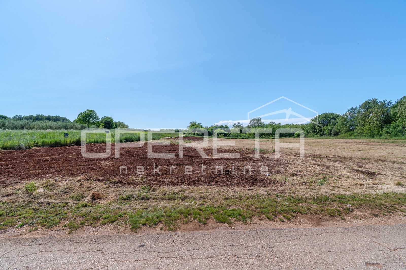 Na prodej atraktivní zemědělská půda o rozloze 881 m², ideální pro víkendový odpočinek a únik z…