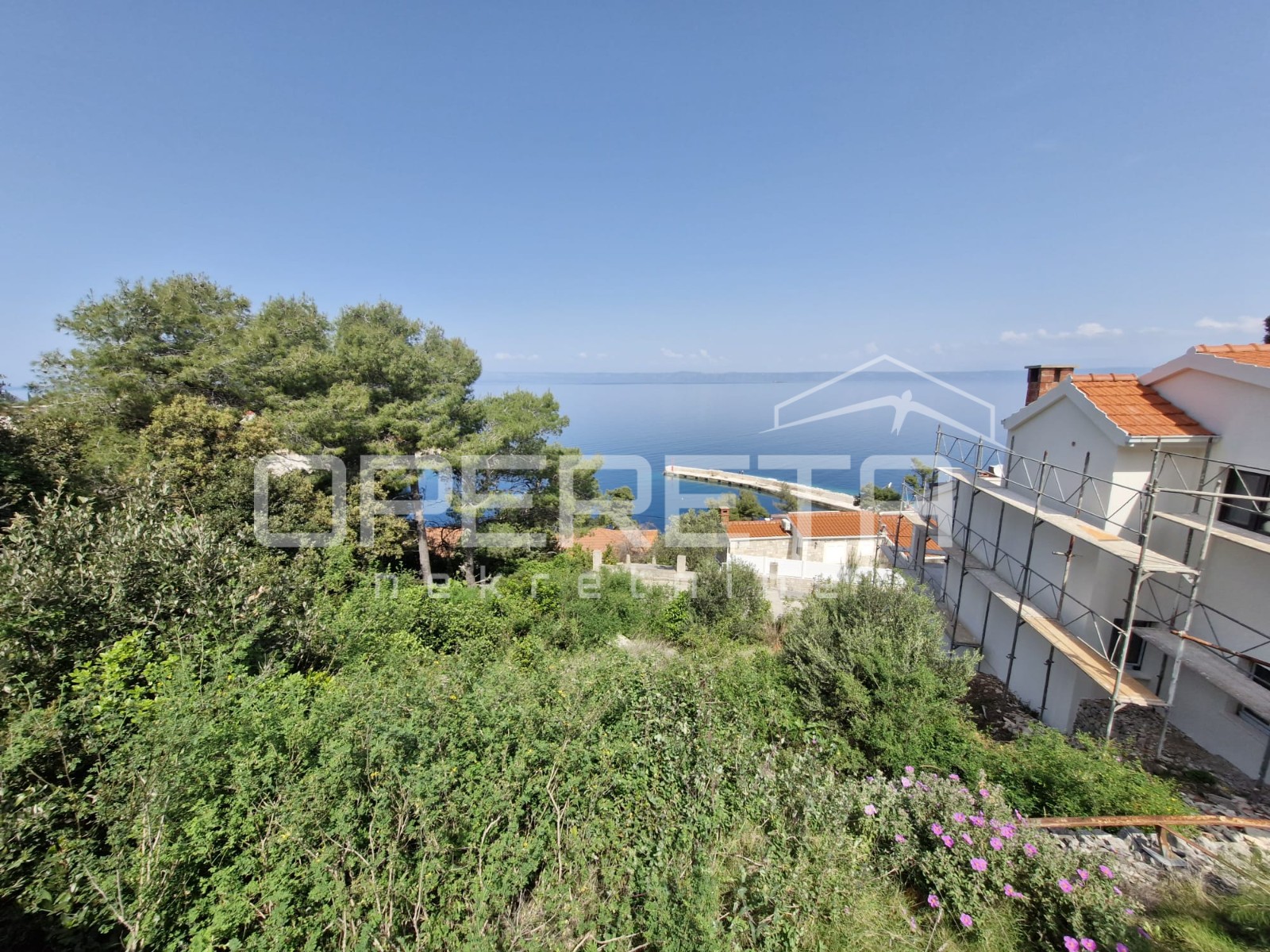 Građevinsko zemljište 338 m2 s dozvolom i pogledom na more, otok Korčula