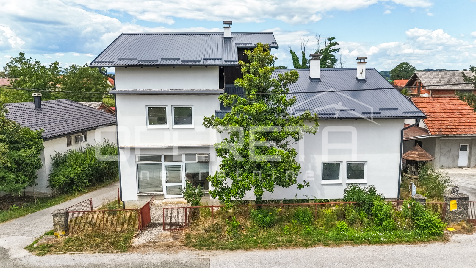 FOR SALE, HOUSE ROH BAU WITH EXCEPTIONAL POTENTIAL, MOKRICE, NEAR THE CENTER OF OROSLAVJE…